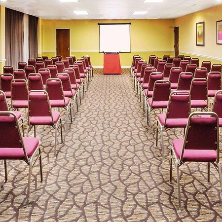 Ramada By Wyndham Salt Lake City North Temple Екстериор снимка