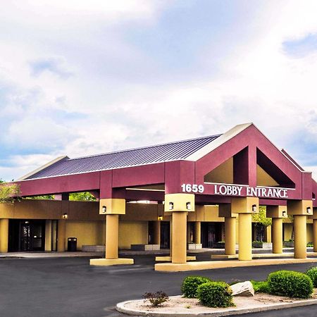 Ramada By Wyndham Salt Lake City North Temple Екстериор снимка