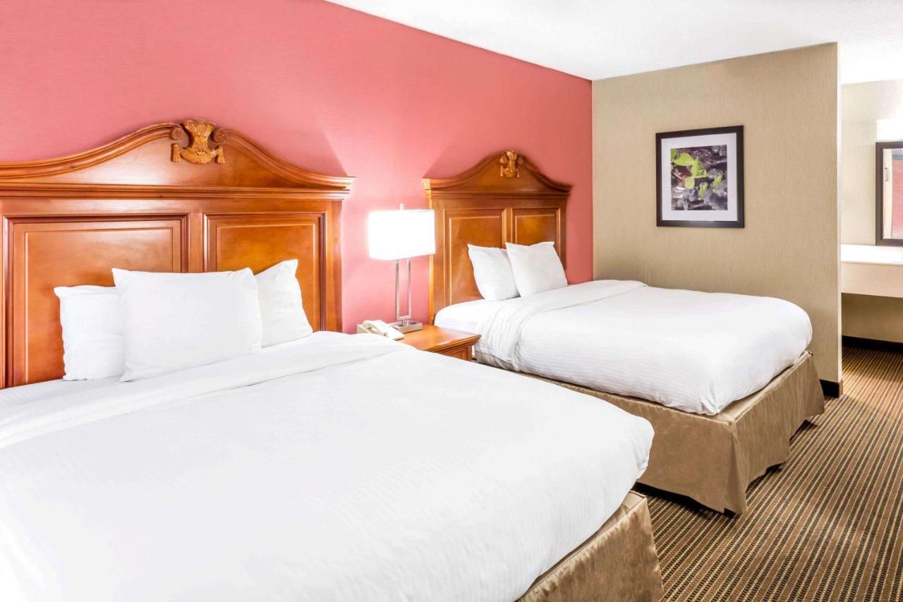 Ramada By Wyndham Salt Lake City North Temple Екстериор снимка
