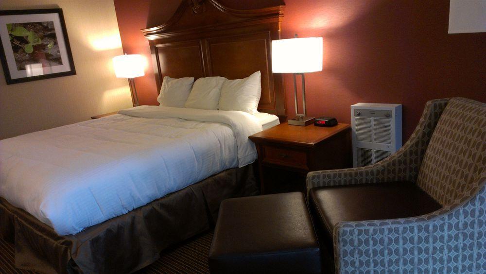 Ramada By Wyndham Salt Lake City North Temple Екстериор снимка