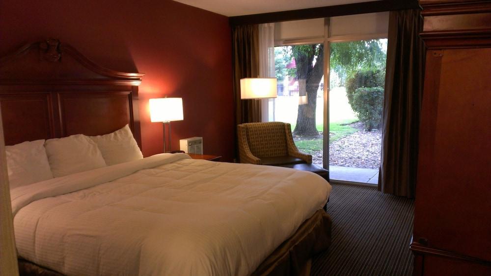 Ramada By Wyndham Salt Lake City North Temple Екстериор снимка