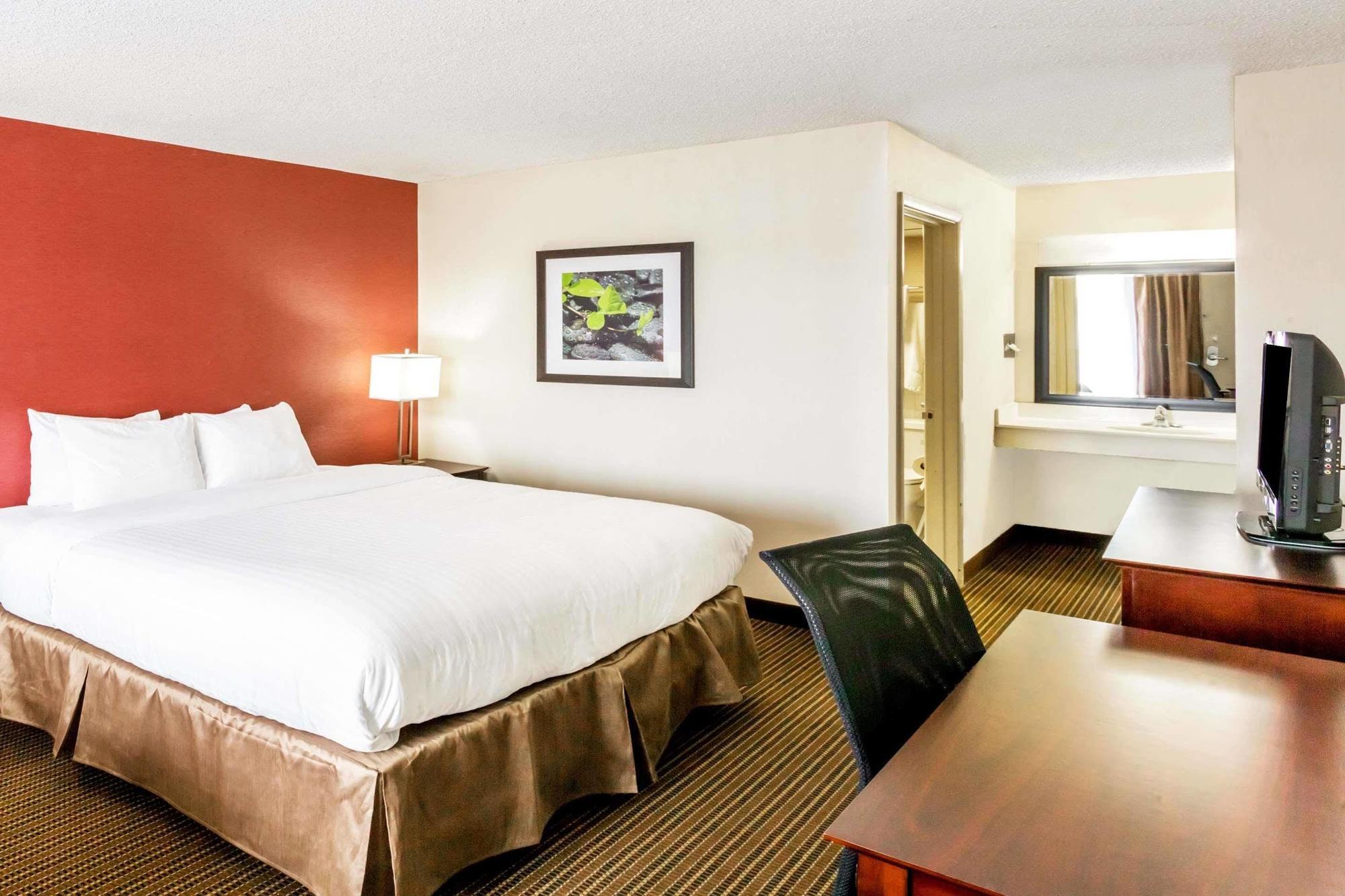 Ramada By Wyndham Salt Lake City North Temple Екстериор снимка