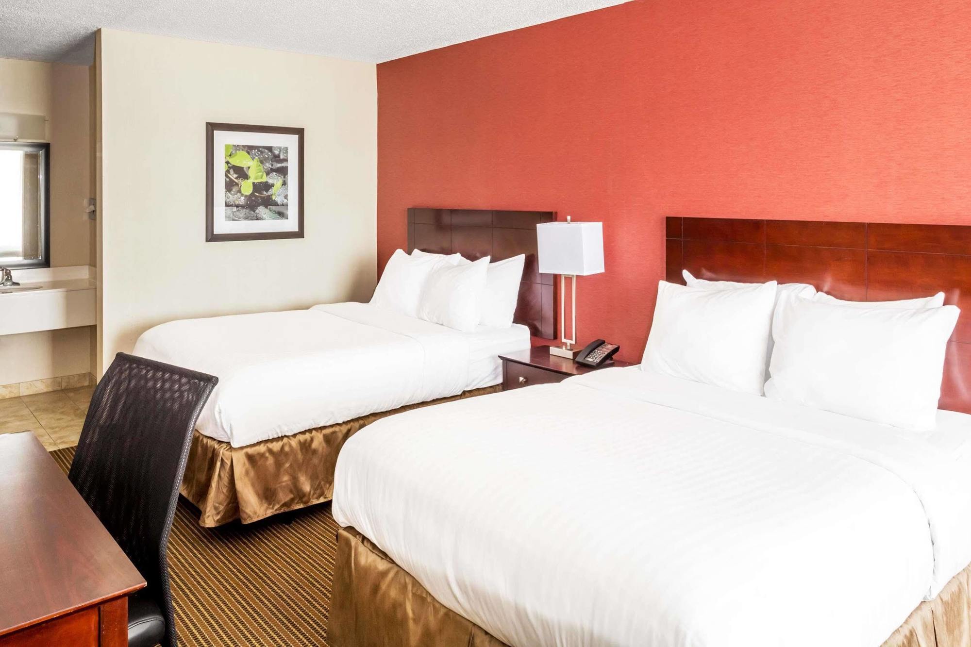 Ramada By Wyndham Salt Lake City North Temple Екстериор снимка