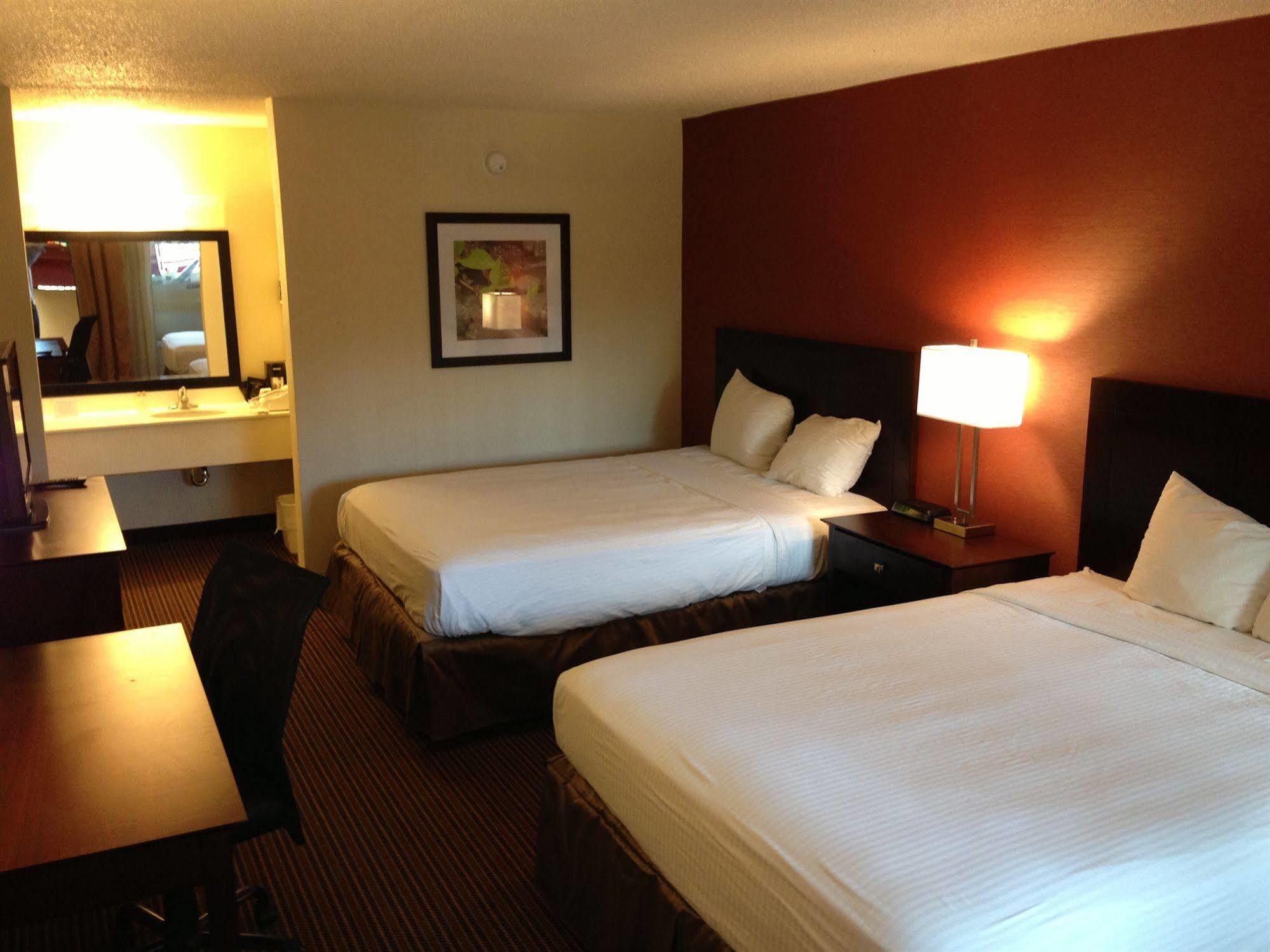 Ramada By Wyndham Salt Lake City North Temple Екстериор снимка