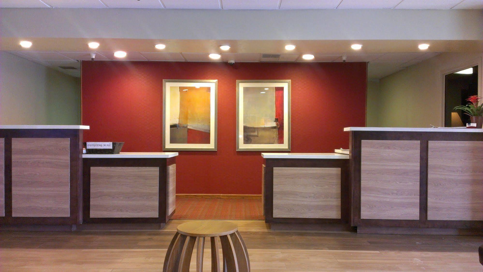 Ramada By Wyndham Salt Lake City North Temple Екстериор снимка