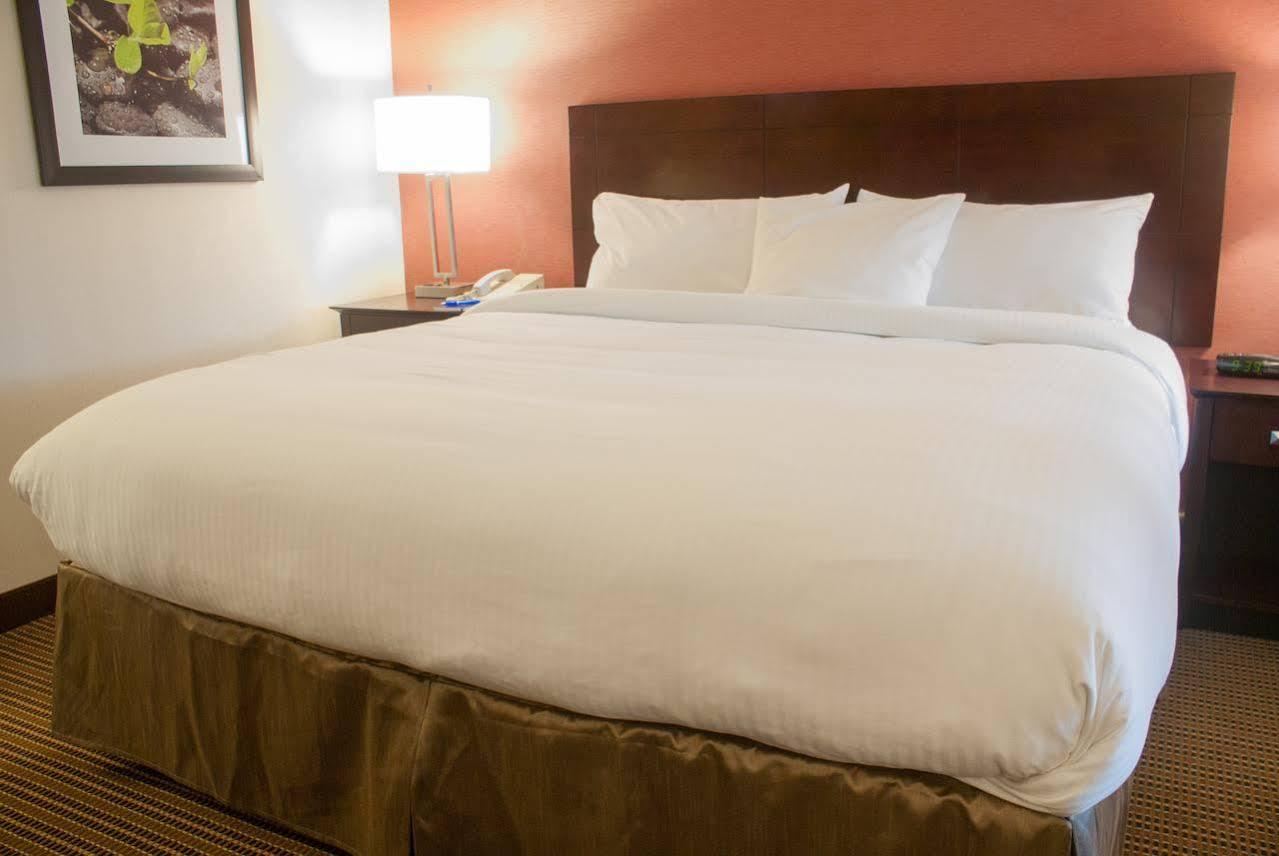 Ramada By Wyndham Salt Lake City North Temple Екстериор снимка